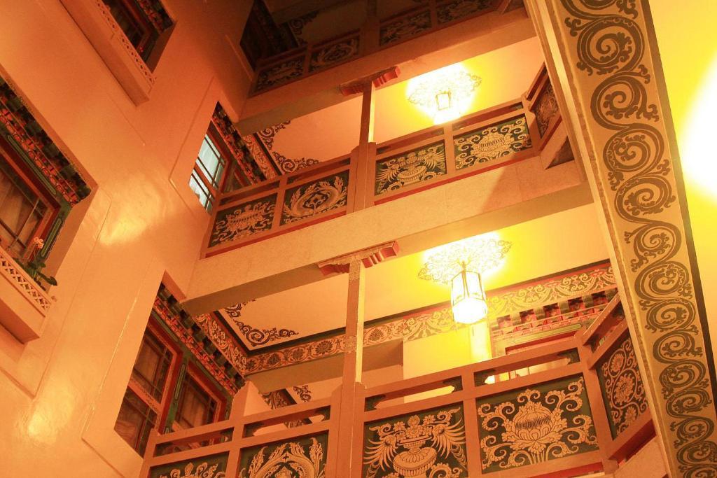 Tashitakge Hotel Лхаса Екстериор снимка
