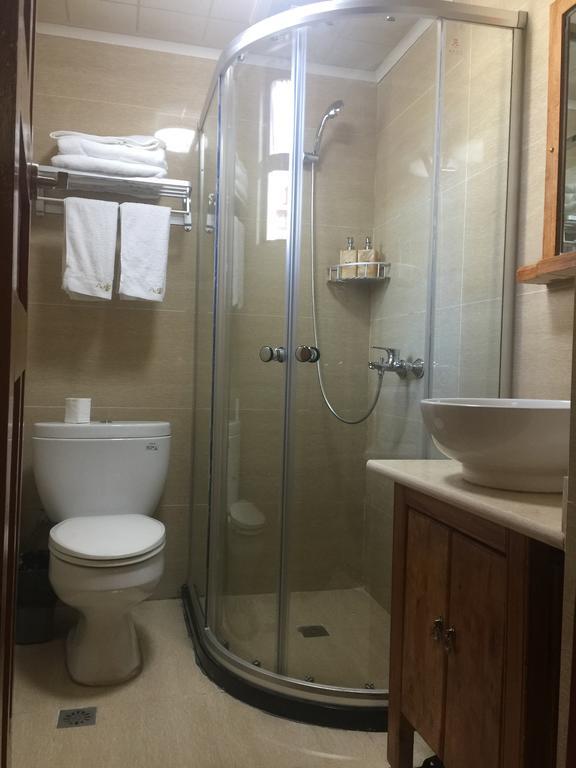 Tashitakge Hotel Лхаса Екстериор снимка